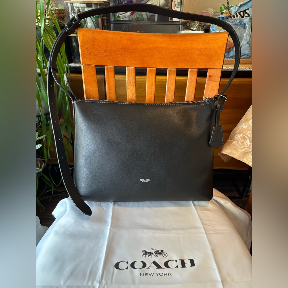 Coach Mott Messenger Bag 33 in Black
